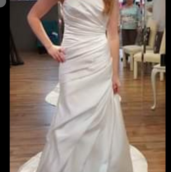 Wedding dress - Picture 2 of 2